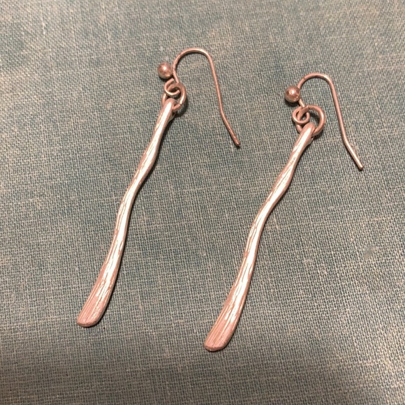 Textured silver costume earrings - Picture 2 of 3